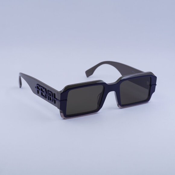 Fendi FE40073U 50E FENDI GRAPHY Sunglasses Brown Rectangle Frame, Brown Lenses main image 4